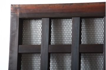 古民具・骨董　重厚な古い木製のアンティークくぐり戸(玄関戸)