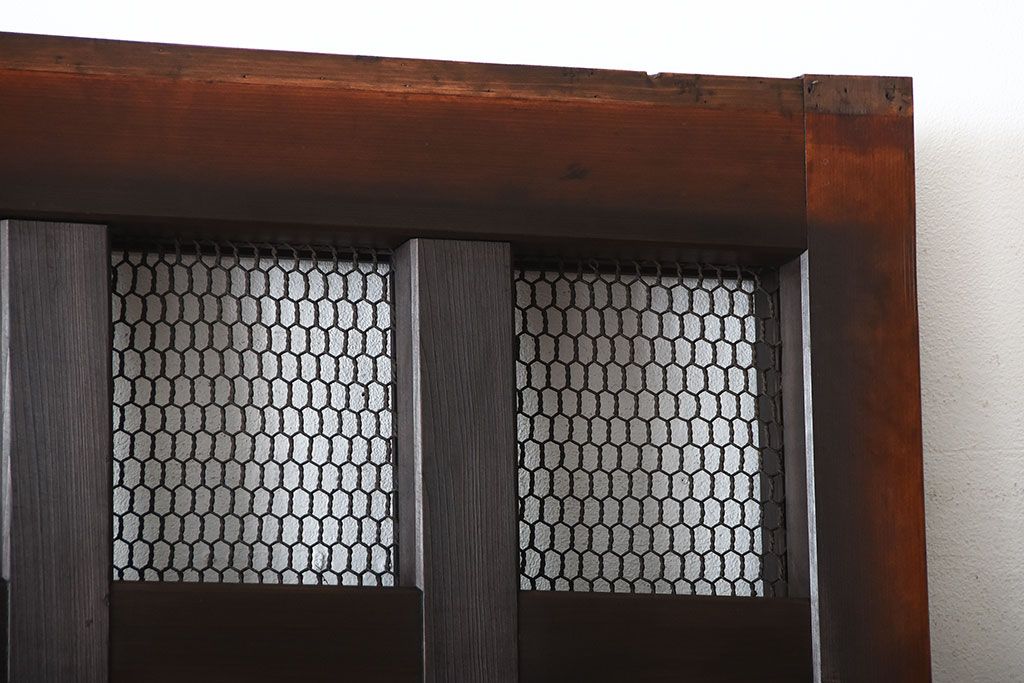 古民具・骨董　重厚な古い木製のアンティークくぐり戸(玄関戸)