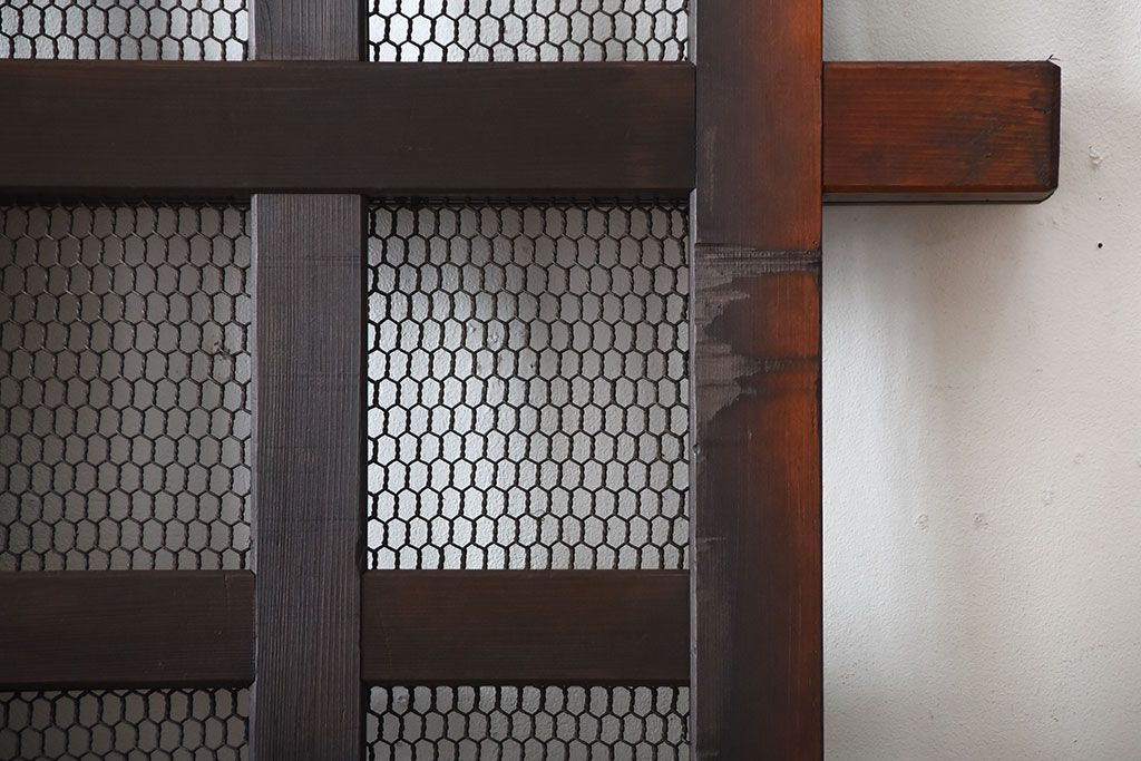 古民具・骨董　重厚な古い木製のアンティークくぐり戸(玄関戸)