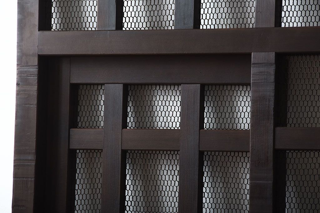 古民具・骨董　重厚な古い木製のアンティークくぐり戸(玄関戸)