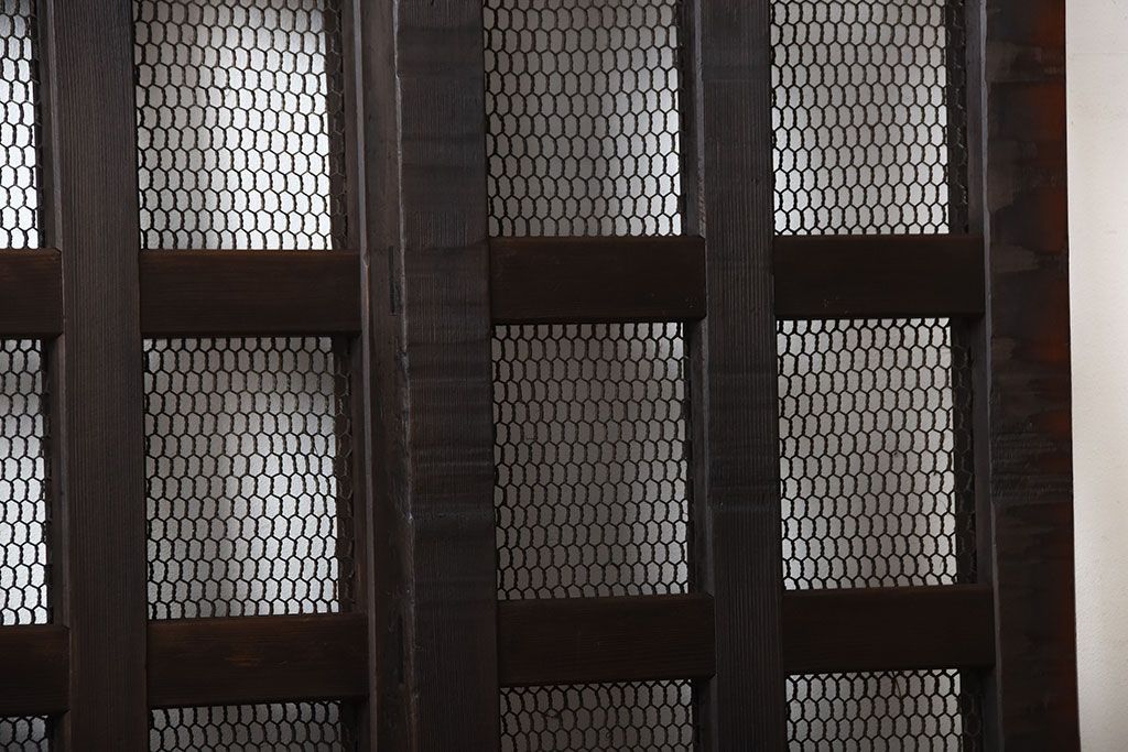 古民具・骨董　重厚な古い木製のアンティークくぐり戸(玄関戸)