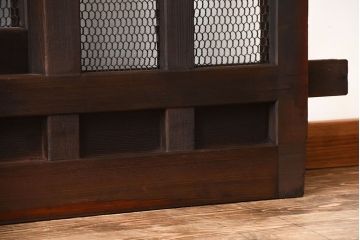 古民具・骨董　重厚な古い木製のアンティークくぐり戸(玄関戸)