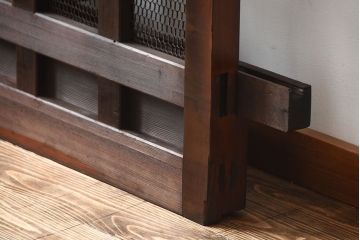 古民具・骨董　重厚な古い木製のアンティークくぐり戸(玄関戸)