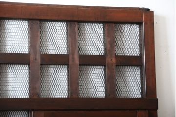 古民具・骨董　重厚な古い木製のアンティークくぐり戸(玄関戸)