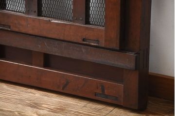 古民具・骨董　重厚な古い木製のアンティークくぐり戸(玄関戸)