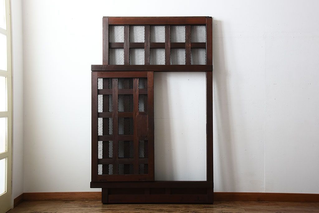 古民具・骨董　重厚な古い木製のアンティークくぐり戸(玄関戸)