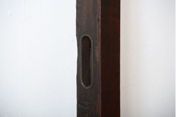古民具・骨董　重厚な古い木製のアンティークくぐり戸(玄関戸)