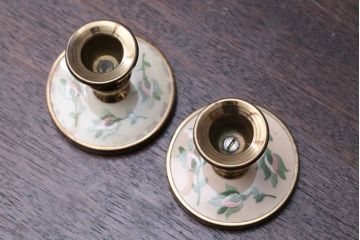 アンティーク雑貨　イギリスアンティーク　刺繍がかわいいお洒落なキャンドルスタンドペアセット