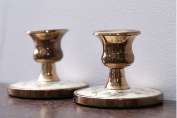 アンティーク雑貨　イギリスアンティーク　刺繍がかわいいお洒落なキャンドルスタンドペアセット