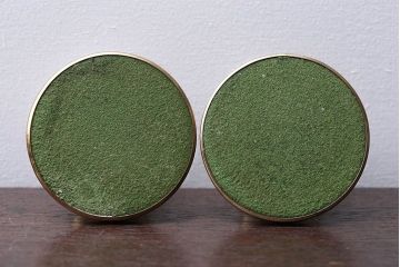 アンティーク雑貨　イギリスアンティーク　刺繍がかわいいお洒落なキャンドルスタンドペアセット