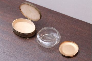 アンティーク雑貨　イギリスアンティーク　プチポワンのジュエリーケースとバラの刺繍のガラスケース2点セット