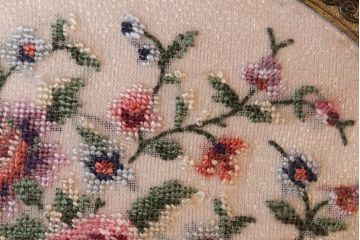 アンティーク雑貨　イギリスアンティーク　プチポワンのジュエリーケースとバラの刺繍のガラスケース2点セット