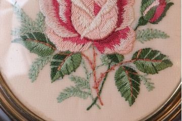 アンティーク雑貨　イギリスアンティーク　プチポワンのジュエリーケースとバラの刺繍のガラスケース2点セット