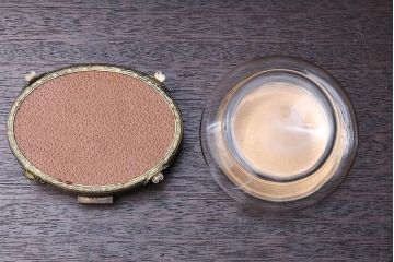 アンティーク雑貨　イギリスアンティーク　プチポワンのジュエリーケースとバラの刺繍のガラスケース2点セット