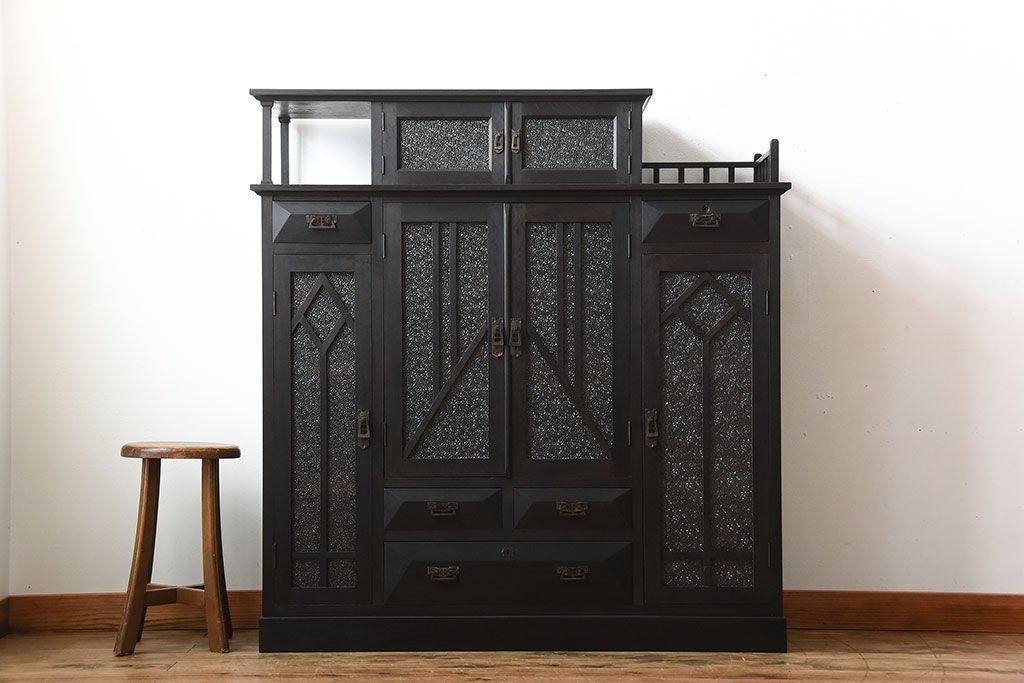 アンティーク家具　大正ロマン　古い木製のモダンな高級変わり型収納棚