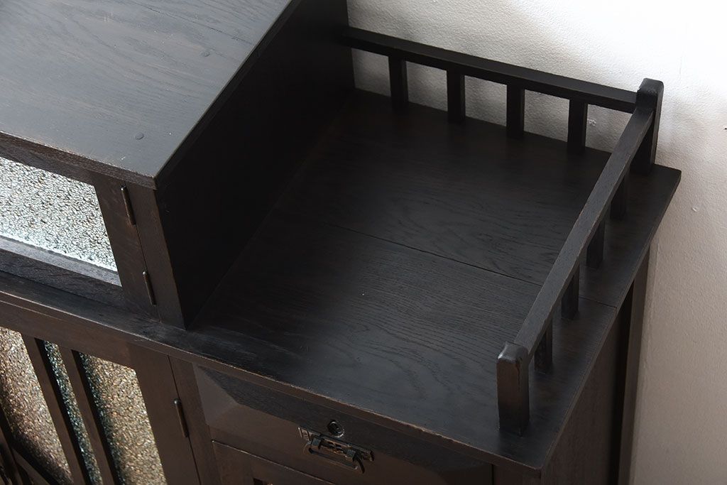 アンティーク家具　大正ロマン　古い木製のモダンな高級変わり型収納棚