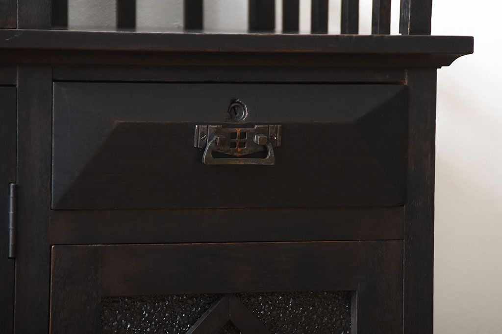 アンティーク家具　大正ロマン　古い木製のモダンな高級変わり型収納棚