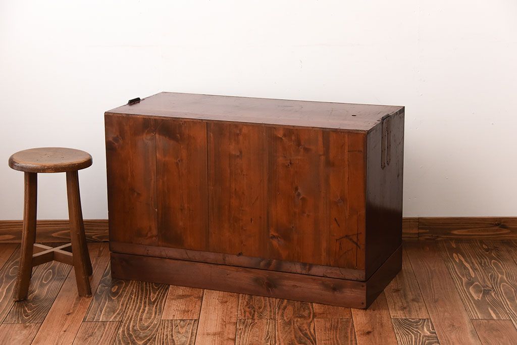 アンティーク家具　和製アンティーク　前面欅材!杢目の美しいシンプルな衣装箪笥