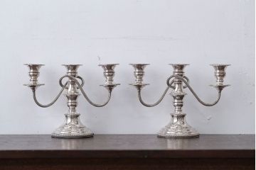 アンティーク雑貨　イギリスアンティーク　シルバープレート製キャンドルスタンド2つセット