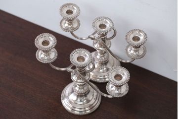アンティーク雑貨　イギリスアンティーク　シルバープレート製キャンドルスタンド2つセット