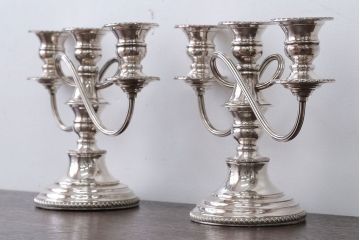 アンティーク雑貨　イギリスアンティーク　シルバープレート製キャンドルスタンド2つセット