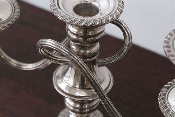 アンティーク雑貨　イギリスアンティーク　シルバープレート製キャンドルスタンド2つセット