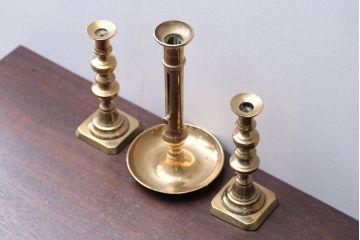 アンティーク雑貨　イギリスアンティーク　おしゃれな真鍮製キャンドルスタンド3本セット