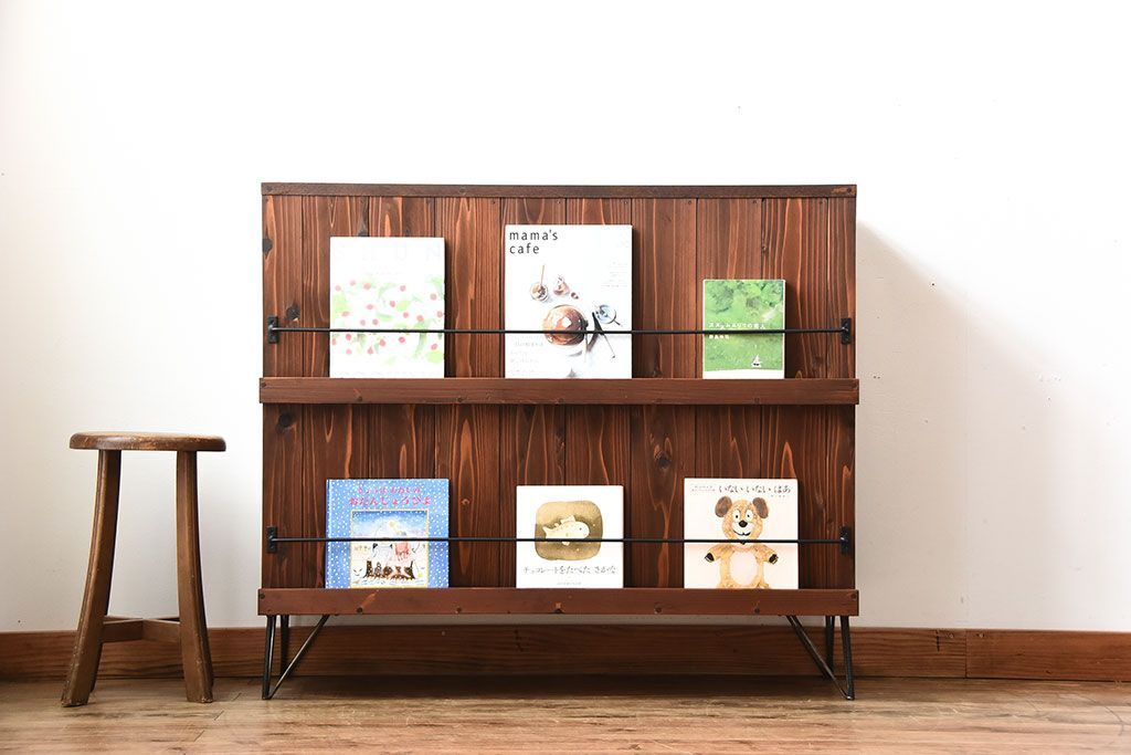 アンティーク家具　アンティーク　古い木の背面ブックラック付き鉄脚本棚(1)