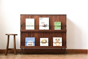 アンティーク家具　アンティーク　古い木の背面ブックラック付き鉄脚本棚(1)