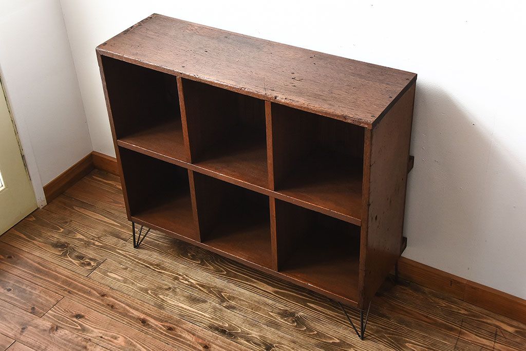 アンティーク家具　アンティーク　古い木の背面ブックラック付き鉄脚本棚(1)