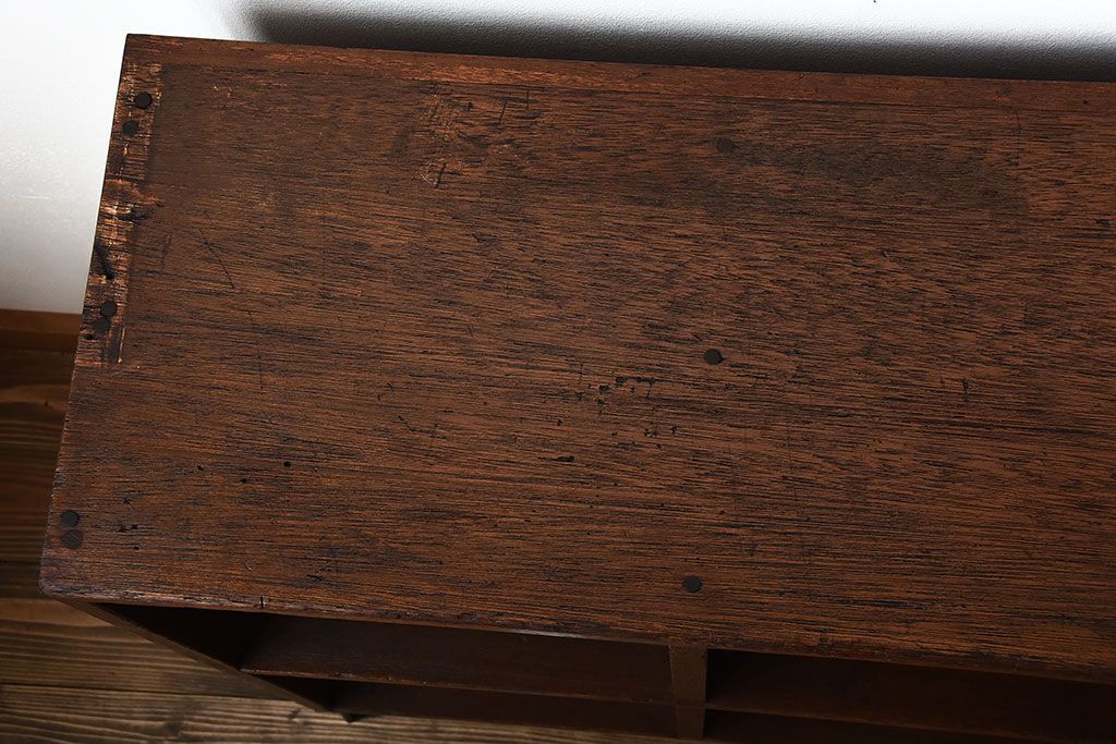 アンティーク家具　アンティーク　古い木の背面ブックラック付き鉄脚本棚(1)