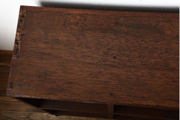 アンティーク家具　アンティーク　古い木の背面ブックラック付き鉄脚本棚(1)