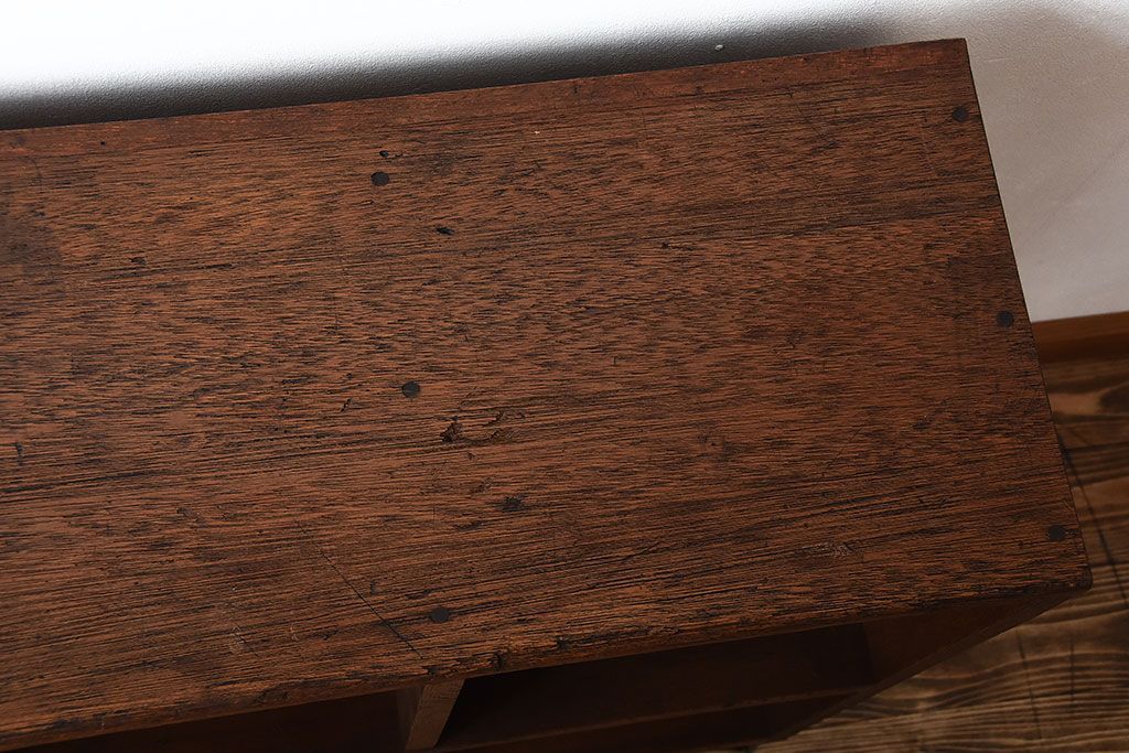 アンティーク家具　アンティーク　古い木の背面ブックラック付き鉄脚本棚(1)