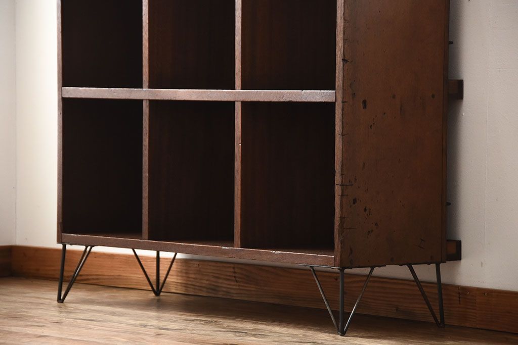 アンティーク家具　アンティーク　古い木の背面ブックラック付き鉄脚本棚(1)