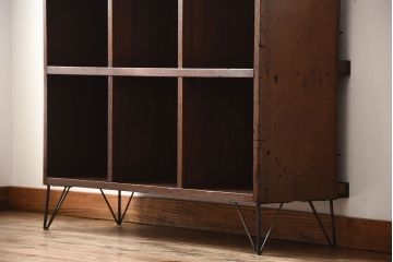 アンティーク家具　アンティーク　古い木の背面ブックラック付き鉄脚本棚(1)