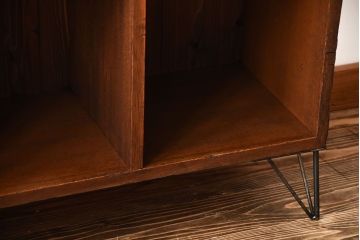 アンティーク家具　アンティーク　古い木の背面ブックラック付き鉄脚本棚(1)