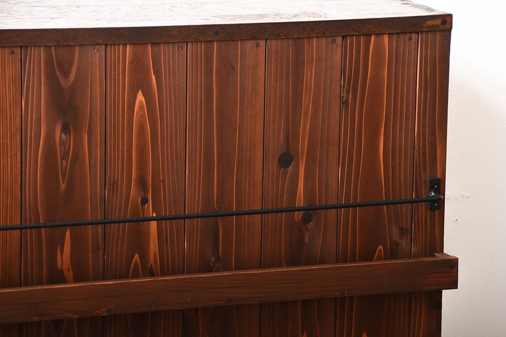 アンティーク家具　アンティーク　古い木の背面ブックラック付き鉄脚本棚(1)