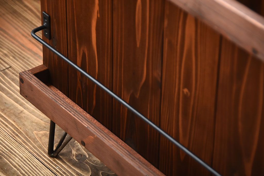 アンティーク家具　アンティーク　古い木の背面ブックラック付き鉄脚本棚(1)