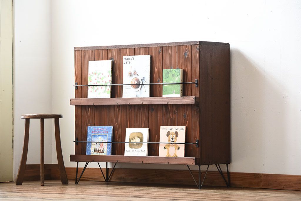 アンティーク家具　アンティーク　古い木の背面ブックラック付き鉄脚本棚(2)