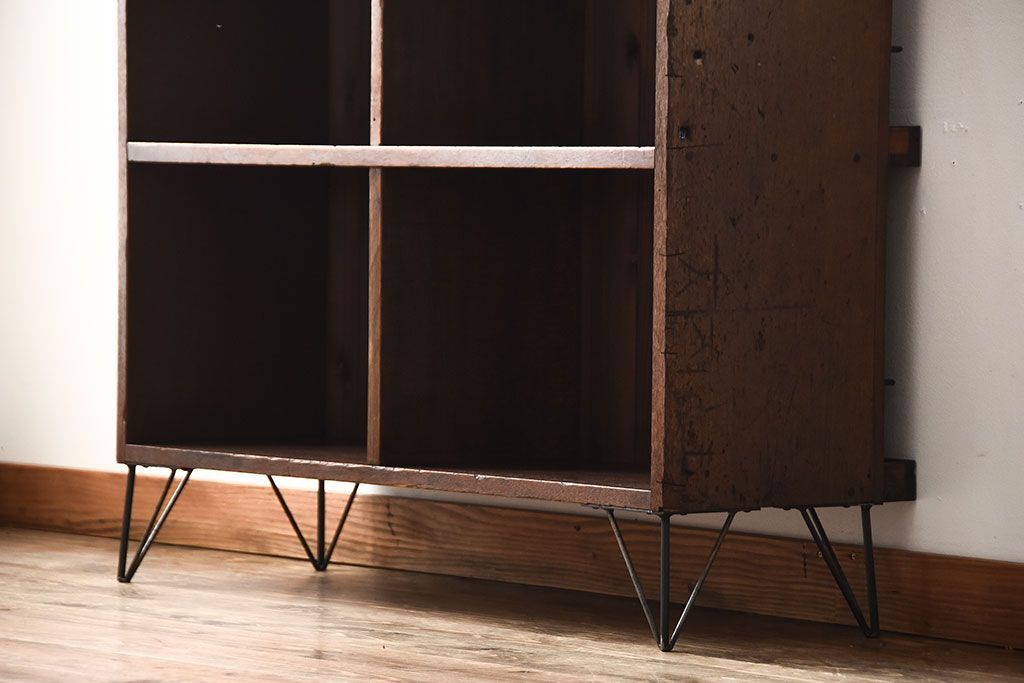 アンティーク家具　アンティーク　古い木の背面ブックラック付き鉄脚本棚(2)