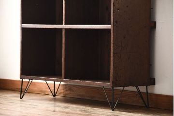 アンティーク家具　アンティーク　古い木の背面ブックラック付き鉄脚本棚(2)