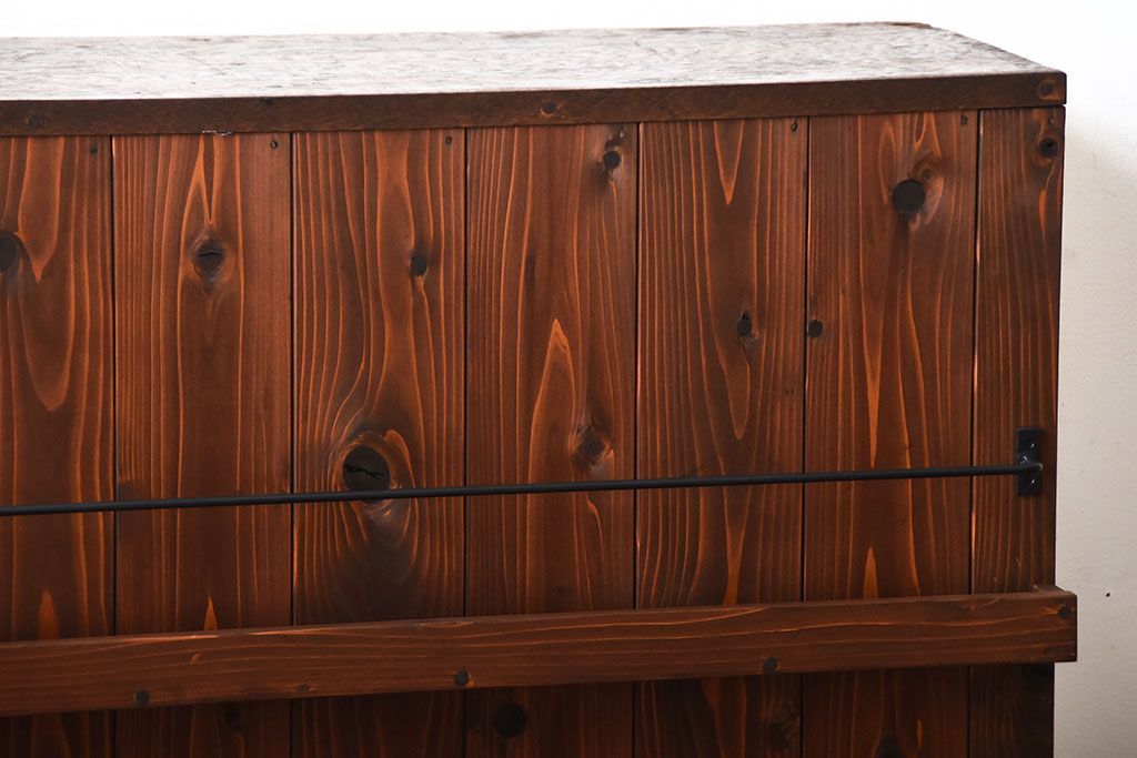 アンティーク家具　アンティーク　古い木の背面ブックラック付き鉄脚本棚(2)