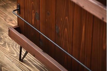 アンティーク家具　アンティーク　古い木の背面ブックラック付き鉄脚本棚(2)