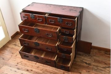 アンティーク家具　古民具・骨董　漆が美しい前面欅材の高級重ね箪笥