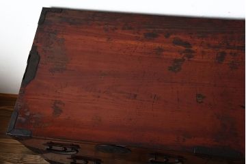 アンティーク家具　古民具・骨董　漆が美しい前面欅材の高級重ね箪笥