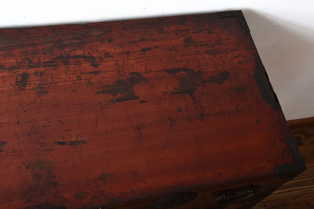 アンティーク家具　古民具・骨董　漆が美しい前面欅材の高級重ね箪笥