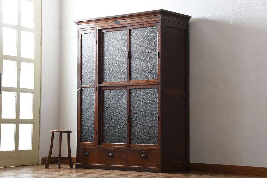 アンティーク家具　大正ロマン　ダイヤガラス入り!古い木製の大きな収納棚
