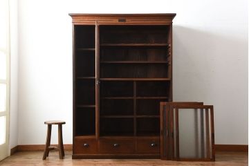 アンティーク家具　大正ロマン　ダイヤガラス入り!古い木製の大きな収納棚