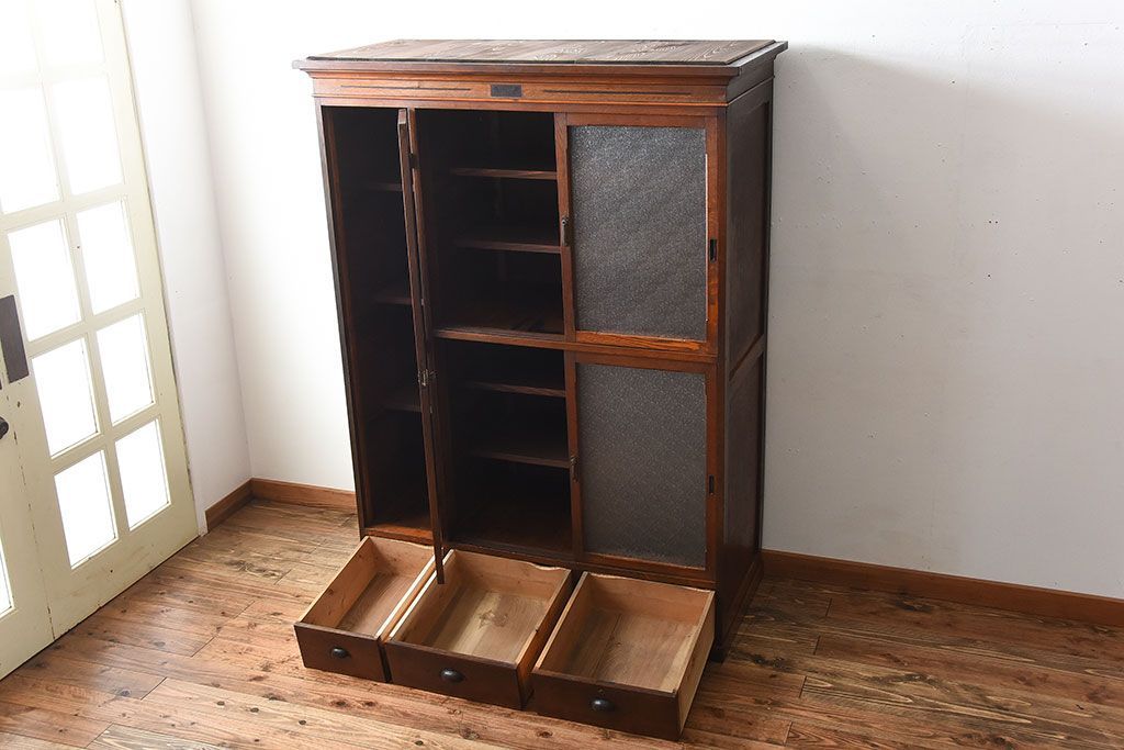 アンティーク家具　大正ロマン　ダイヤガラス入り!古い木製の大きな収納棚
