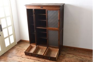 アンティーク家具　大正ロマン　ダイヤガラス入り!古い木製の大きな収納棚